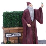 NEMESIS NOW HARRY POTTER PRIVET DRIVE LIGHT UP figura 18.5CM