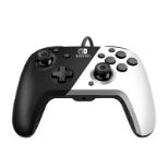 PDP NINTENDO SWITCH ŽIČNI KONTROLER FACEOFF DELUXE - BLACK & WHITE