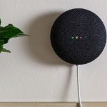 Google Nest Mini druge generacije – barva oglja