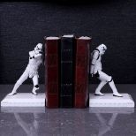 NEMESIS NOW STORMTROOPER BOOKENDS 18.5CM STOJALO ZA KNJIGE