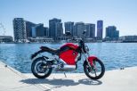 SUPER SOCO TS1200R električno motorno kolo rdeče barve