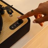 HOUSE OF MARLEY REVOLUTION BT gramofon črne barve