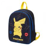 POKEMON - PIKACHU - JUNIOR nahrbtnik 32 cm črne barve