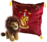 NOBLE COLLECTION Harry Potter Gryffindor House Mascot & Cushion plišasta igrača
