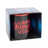 PYRAMID Stranger Things stuck in the upside down skodelica
