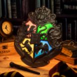 PALADONE Harry Potter Hogwarts crest namizna svetilka z daljincem