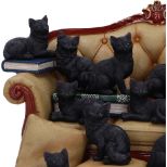 NEMESIS NOW COUCH CLOWDER (DISPLAY WITH 48 CATS) figura 22CM