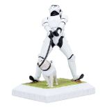 NEMESIS NOW STORMTROOPER MANS BEST FRIEND figura 15.5CM