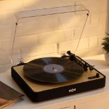 HOUSE OF MARLEY REVOLUTION BT gramofon črne barve