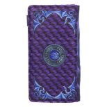 NEMESIS NOW WELCOME HATCHLING EMBOSSED denarnica 18.5CM