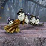 NEMESIS NOW FEATHERED BROOMSTICK figura 26CM