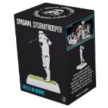 NEMESIS NOW STORMTROOPER HOLE IN NONE figura 16.5CM