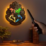 PALADONE Harry Potter Hogwarts crest namizna svetilka z daljincem