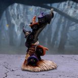 NEMESIS NOW BROOMSTICK KINDLE 21CM figura