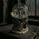 NEMESIS NOW CULT CUTIES CIRCLE OF MISCHIEF snežna krogla 18CM