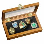 NOBLE COLLECTION Harry Potter Hogwarts House značka