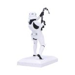 NEMESIS NOW STORMTROOPER WHAT A CATCH figura 16.5CM
