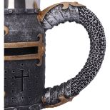 NEMESIS NOW CRUSADER vrč 17CM