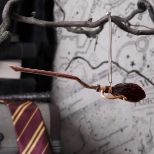 NEMESIS NOW HARRY POTTER FIREBOLT okrasek 15.5CM